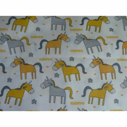 9,70 EUR/m Stoff Baumwolle Unicorn / Einhorn, süße Einhörner gelb, grau auf weiß