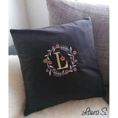 Monogramm  *  L  *  im Frühlings atemberaubendem Blumenkranz - Stickdateien in 5 Größen