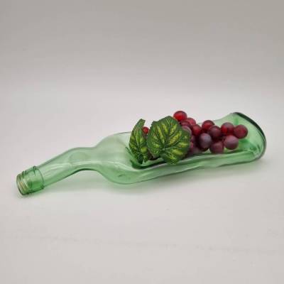 Flaschenschale aus einer recycelten klaren Glasflasche. Besonderes Geschenk! Servieren auf eine besondere Art!