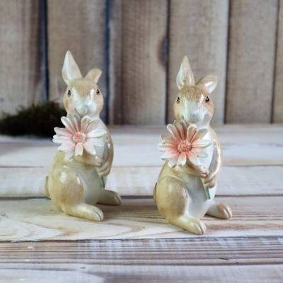Osterdeko Osterhase mit Blüte, Landhausdeko, Floristikdeko