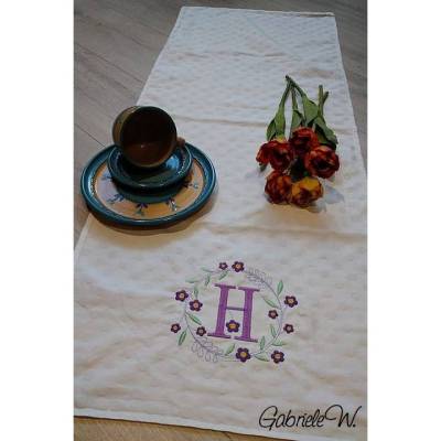 Monogramm  *  H  *  im Frühlings atemberaubendem Blumenkranz - Stickdateien in 5 Größen