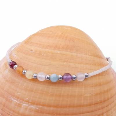 Makramee-Chakra-Armband mit Edelstein-Perlen