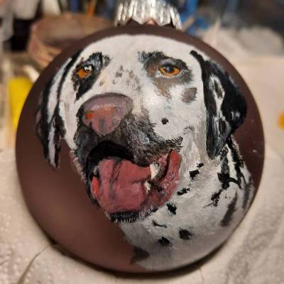 Handgemalte Tierportaits auf Christbaumkugeln aus Glas