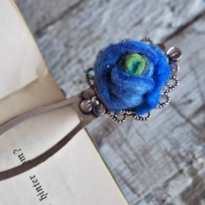 Lesezeichen Metall bronzefarben mit handgearbeiteter blauer Blüte Produkt 550154