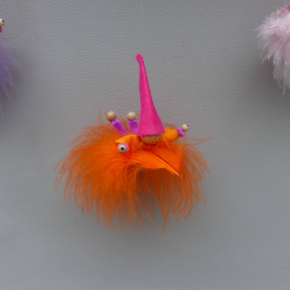 Wichtel-Zwerg auf Feder, Geschenk Geburt, Taufe, Frühlings-Deko Bild 10