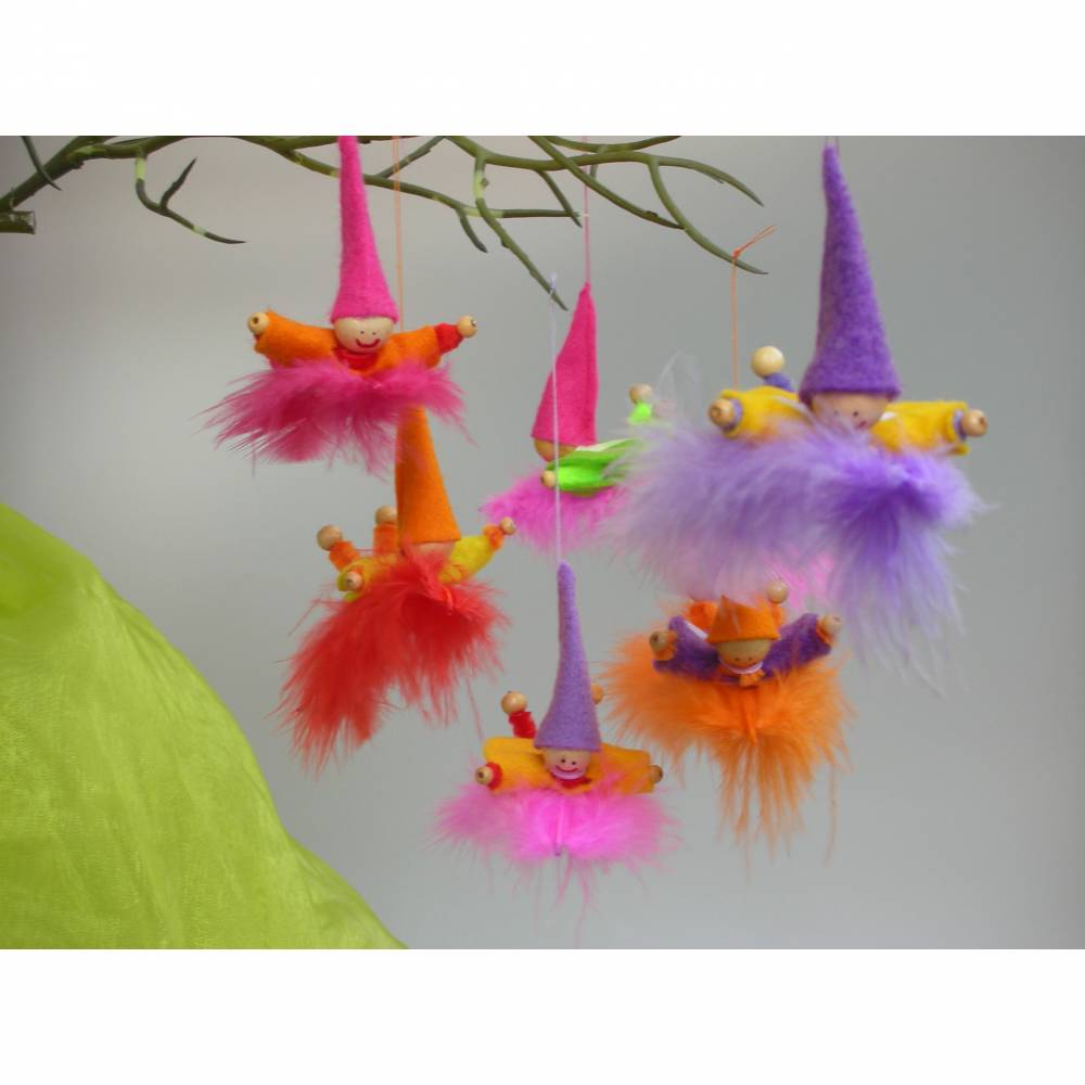 Wichtel-Zwerg auf Feder, Geschenk Geburt, Taufe, Frühlings-Deko Bild 2