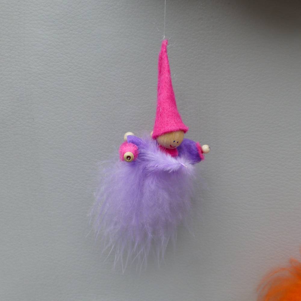 Wichtel-Zwerg auf Feder, Geschenk Geburt, Taufe, Frühlings-Deko Bild 8