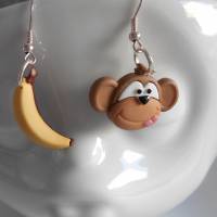 Affe mit Banane   Ohrhänger  kawaii Urwald Zunge raustreckend