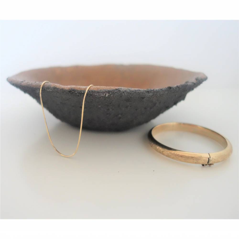 Handgemachte Dekoschale aus Ton Industrial Design | Schüssel grau gold | runde Schale zur Wohnzimmerdeko | Dekoteller al Bild 2