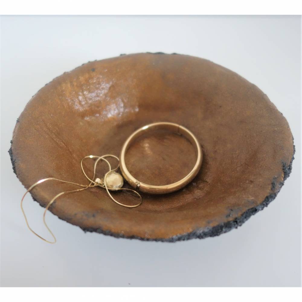 Handgemachte Dekoschale aus Ton Industrial Design | Schüssel grau gold | runde Schale zur Wohnzimmerdeko | Dekoteller al Bild 5