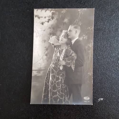 Vintage Postkarte ca. 1940 – Verliebtes Paar, Fotokarte, Liebe, unbeschrieben, sehr gut erhalten