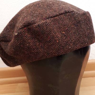 Braune Baskenmütze aus Wollstoff