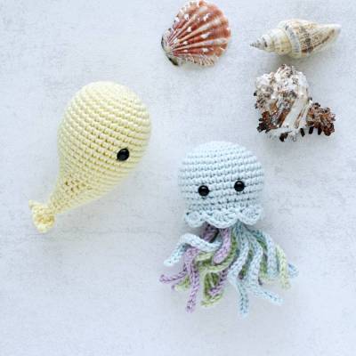 Gehäkeltes Meerestiere Set – Wal & Qualle – Amigurumi Kuscheltiere aus Baumwolle – je ca. 10 cm – Handgemacht – Geschenk