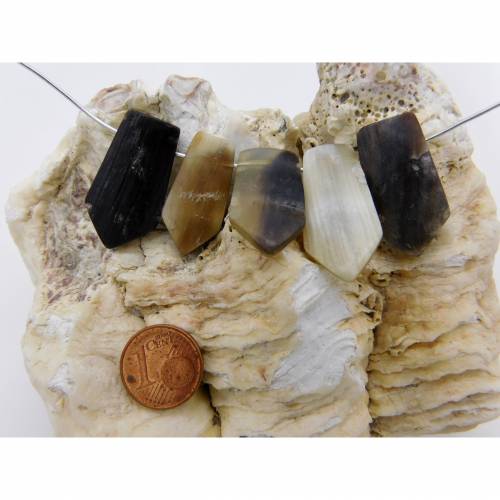 5 Horn Anhänger Pfeil mit seitlicher Bohrung - Hornperlen aus Afrika - ca. 27x16x6mm