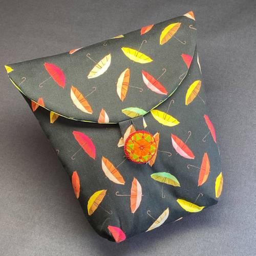 Stofftasche mit handgearbeitetem Posamentenknopf