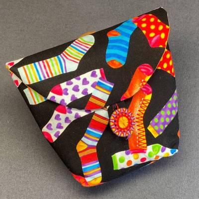 Stofftäschchen mit handgearbeitetem Zwirnknopf