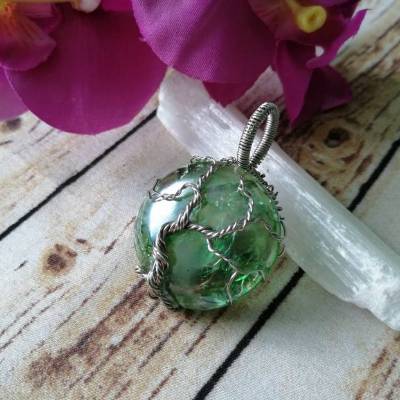  Lebensbaum Anhänger aus einer Edelstahldraht Fassung mit Grünen Crackle Glas Cabochon