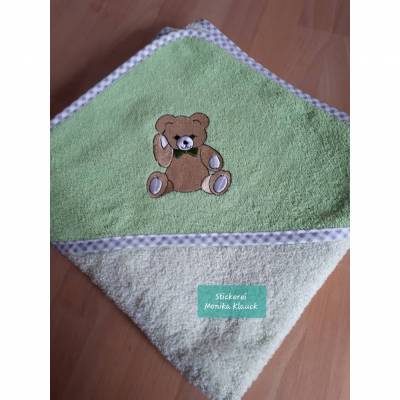 Kapuzentuch pastellgrün/maigrün 80x80 mit Bärchen & Wunschname – Geschenk zur Geburt