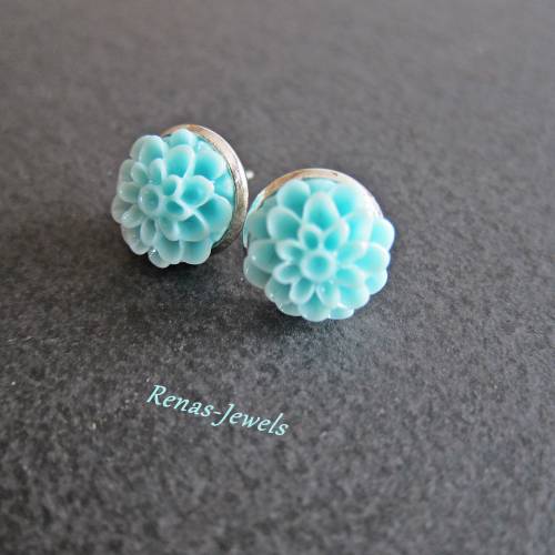 Ohrstecker Blume Chrysantheme hellblau silberfarben – Handgefertigte Ohrringe von Renas-Jewels