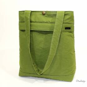 Citie Bag – Rucksack & Schultertasche aus grünem Oilskin, wandelbar & gepolstert