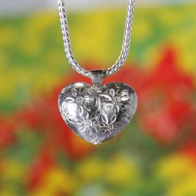 Halsschmuck "Herz" ziseliert aus 935 Silber
