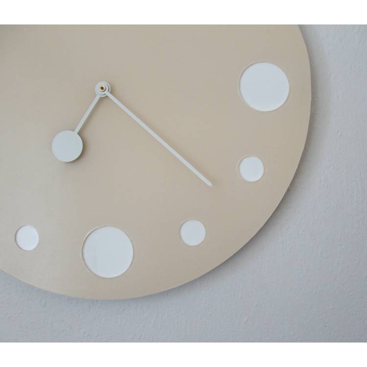 Design-Wanduhr mit Punkt-Dekor, Beige-Weiss
