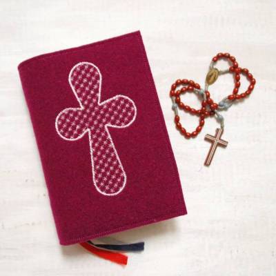 Bestickte Gotteslobhülle aus Filz *Kreuz mit Blumenmuster *individuell angefertigt
