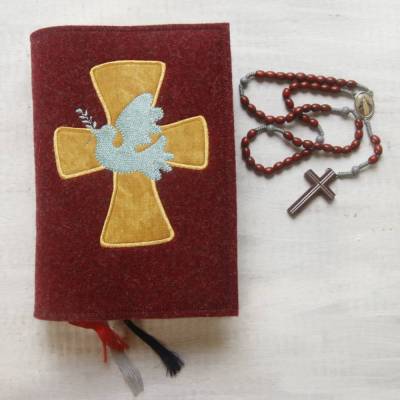 Bestickte Gotteslobhülle aus Filz *Kreuz mit Taube *individuell angefertigt