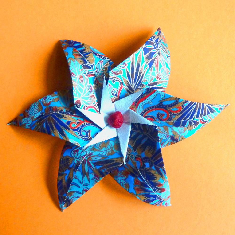 Papierblüte auf orange// Origami-Wandbild im Objektrahmen Bild 3
