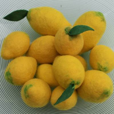 Zitronen handgefilzte Zitrusfrüchte