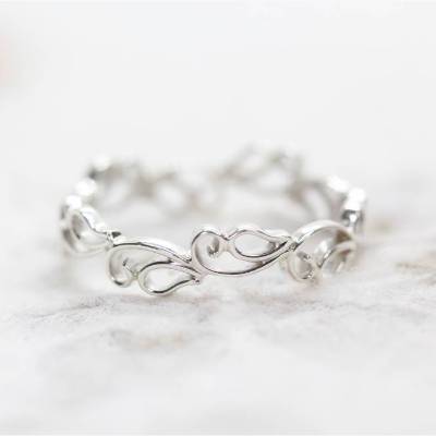 Ring mit floralem Muster aus Silber 925, filigraner Stapelring, Goldschmiedearbeit von Kathi Breidenbach