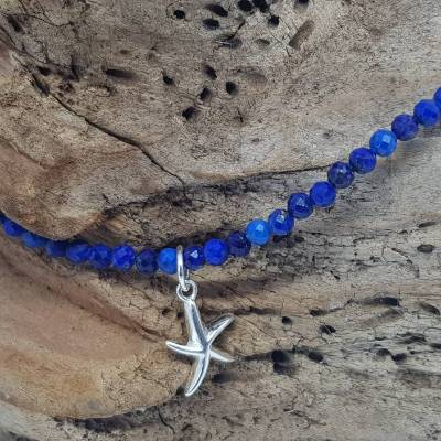 Strahlende Kette aus Lapislazuli und kleinem Seestern