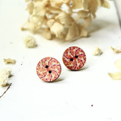 Natürliche Ohrstecker aus Holzknöpfen mit Spiralmuster "Swirl" | Ausgefallener Ohrschmuck für stilvolle Looks