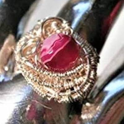 Ring pink Achat gestreift rosa wirework Größe 16 bis 17 mit Innendurchmesser 16,8 Millimeter als kleiner Fingerring 