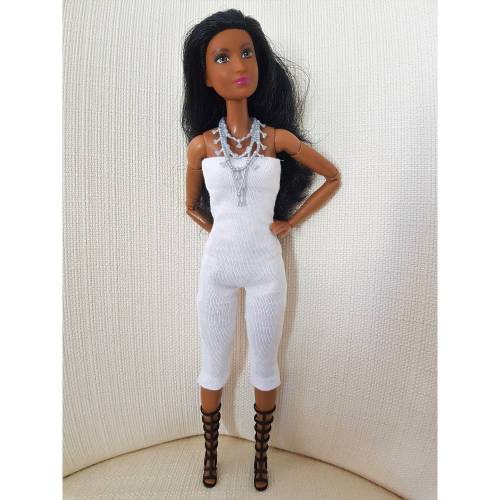 ITH Stickdatei Puppen Jumpsuit, Overall, Modepuppe. 13x18, auf deutsch und englisch