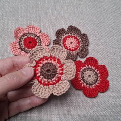 Häkelblumen Blumen gehäkelt, Blüten Set Häkelapplikation rot braun