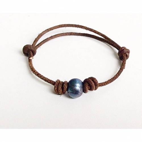 Lederarmband mit dunkler Süsswasserperle im Surferstyle