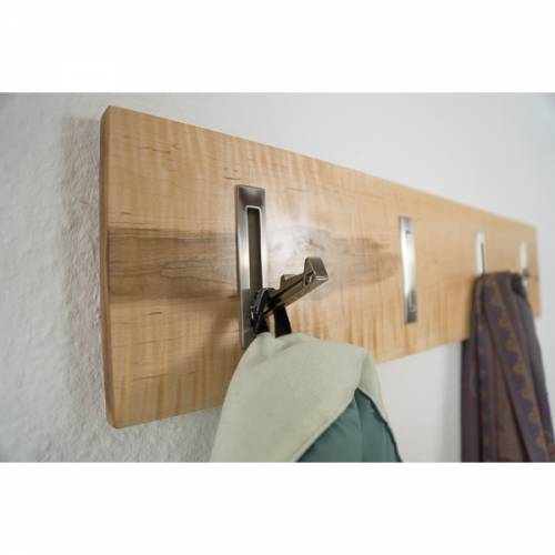 Handarbeit | Garderobe aus Riegelahorn massiv | Klapphaken Edelstahlfinish | 82 cm, verdeckte Aufhängung.