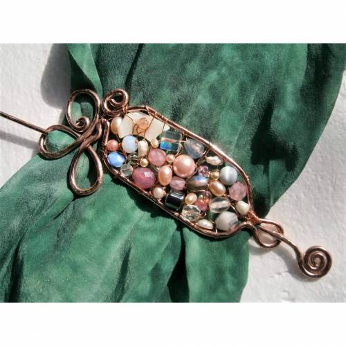 Tuchnadel 10 x 4 cm handgefertigt mit Perlen und Perlmutt in Pastell rosa Aluminium zum Edelhippy look im boho chic