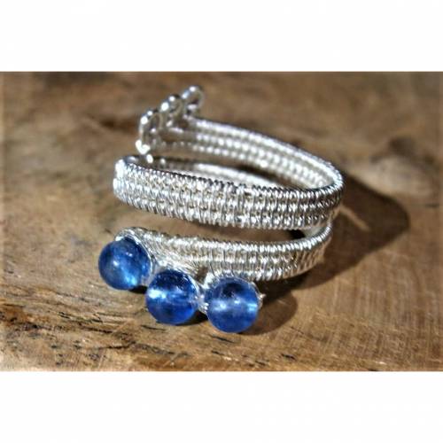 Ring blau handgewebt mit Quarz pastell Spiralring silberfarben verstellbar als Design Bandring wirework Daumenring 