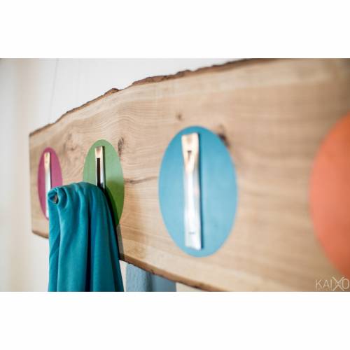 Handarbeit | Garderobe aus Eiche massiv | Klapphaken Edelstahlfinish | 82 cm, verdeckte Aufhängung.
