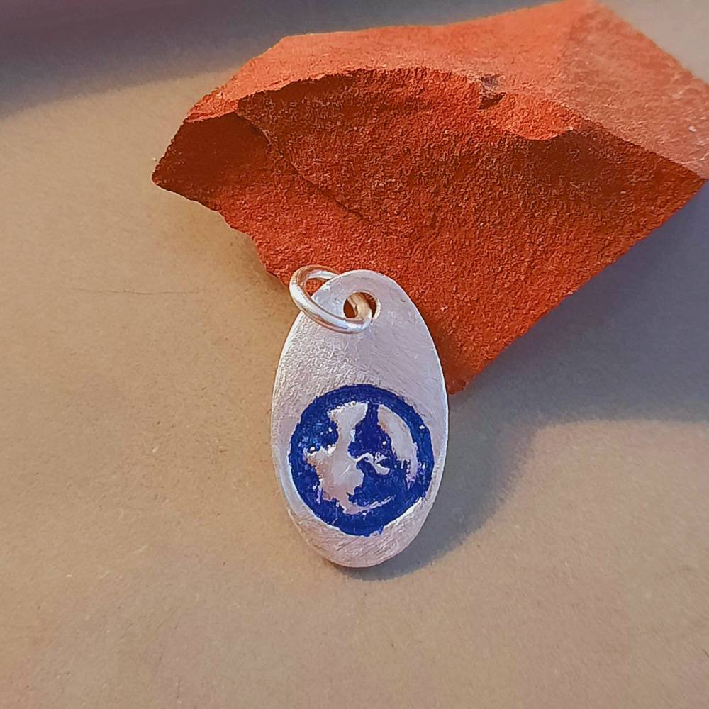ovaler Anhänger "Blauer Planet" aus 999 Silber, blau patiniert Bild 7