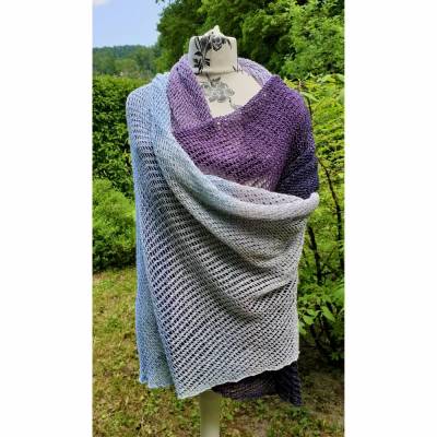 Handgestrickte Stola -  Schultertuch - Lace Schal - Unikat in Blau-Flieder