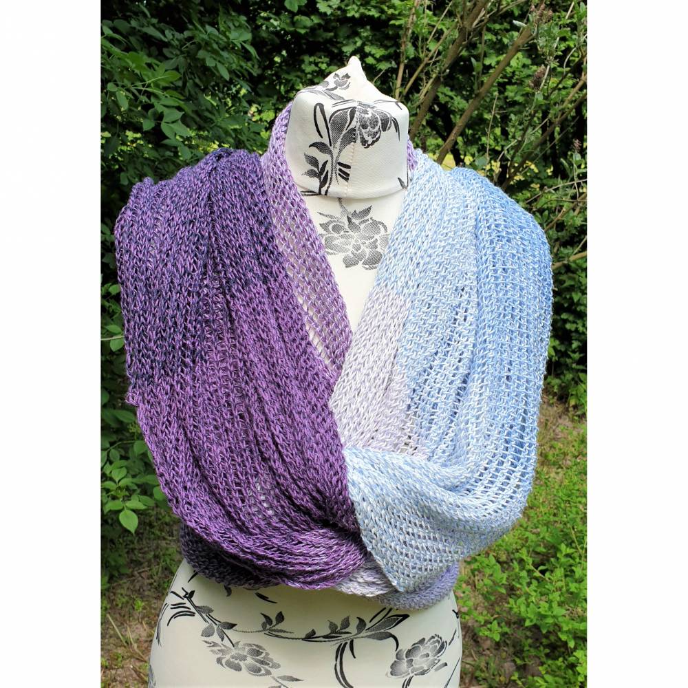 Handgestrickte Stola -  Schultertuch - Lace Schal - Unikat in Blau-Flieder Bild 3