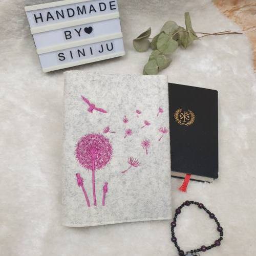 Individuelle Gotteslobhuelle  aus Wollfilz, personalisiert bestickt  , Pusteblume