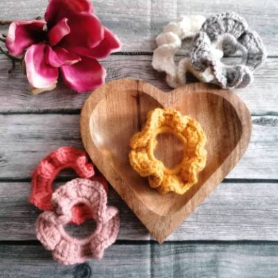 Tolle Scrunchies in verschiedenen Farben 