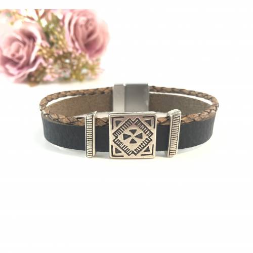 Herren-Lederarmband in braun mit Metallelement in Wunschlänge