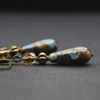 Ohrringe mit Tropfen Perlen in braun und blau, antik bronze, marmoriert