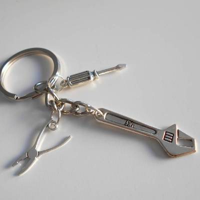 Handwerker, Schlosser , Engländer , Zange ,Schraubenzieher  Schlüsselanhänger versilbert 