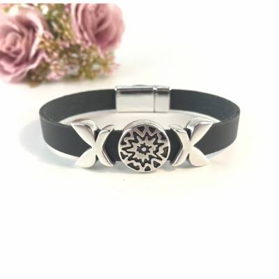 Lederarmband in schwarz mit Metallelementen